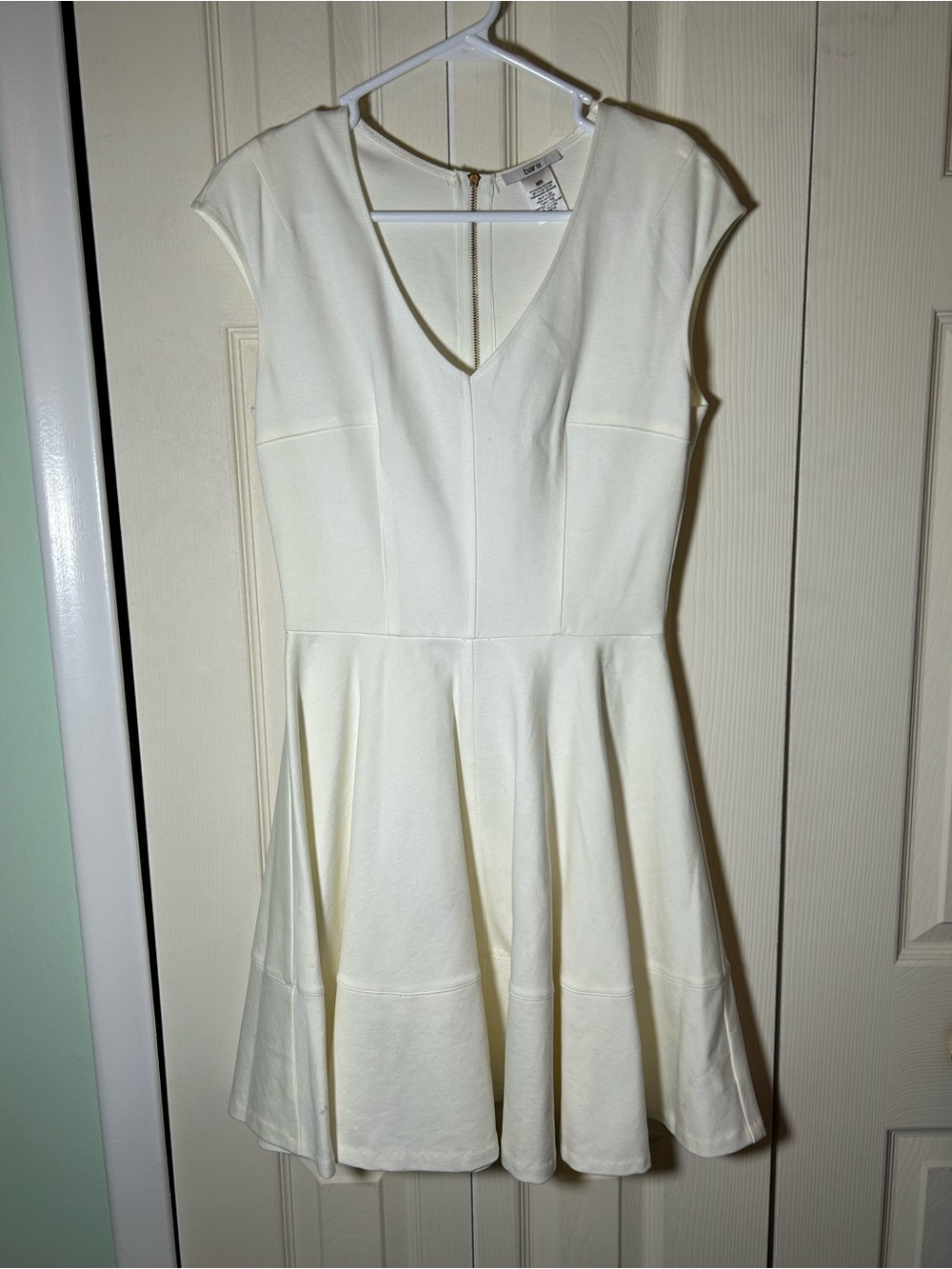 Bar III Women's White V-Neck
Sleeveless A-line Dress w/Flowy
Pleated Skirt